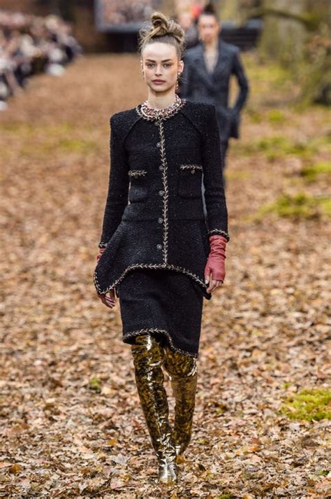 collana chanel 2018|81 Looks From Chanel Fall 2018 PFW Show .